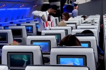 உணவுக்குப் பதிலாக பயணிகளுக்கு KFC சிக்கன் வழங்கிய பிரிட்டிஷ் எயார்வேஸ்!