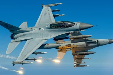 பொதுமக்கள் மீது போர் விமானங்கள் குண்டுவீச்சு - தவறுதலாக நிகழ்ந்த சம்பவத்தால் பரபரப்பு