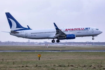 மொபைலுக்கு வந்த பகீர் புகைப்படங்கள்: புறப்பட்ட பயணிகள் விமானம் உடனடி ரத்து