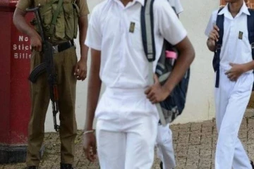 கொழும்பில் முகநூல் விருந்து: பல மாணவர்கள் கைது