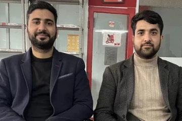 காஷ்மீர் ஆப்பிள்களை உலகம் முழுக்க கொண்டு சேர்த்த இளைஞர்கள்