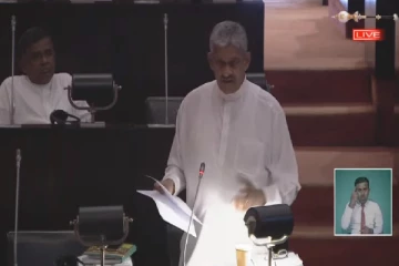 நாடு அபிவிருத்தியடையும் போது ஜனாதிபதிக்கு 99 வயது-எனக்கு 97 வயது-சரத் பொன்சேகா