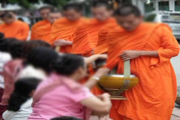 செல்போனை கொள்ளையிட்ட பிக்கு | The Monk Who Stole The Cell Phone