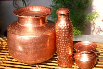 வீட்டில் செம்பு பாத்திரத்தை சுத்தப்படுத்த சிரமப்படுகிறீர்களா? வெறும் 5 நிமிடத்தில் நிகழும் அதிசயம்