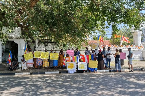 கஸ்ஸப தேரர் உள்ளிட்டோரை விடுவிக்குமாறு கோரி திருமலையில் வெடித்த போராட்டம் | Request 10 People Including Buddhist Monks Release