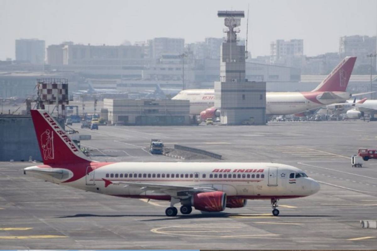 நடுவானில் திருப்பி அனுப்பப்பட்ட ஏர் இந்தியா விமானம்! சுமார் நான்கு மணி நேரம் வானில்.. | Wrong Plane Mid Air U Turn Major Blunder