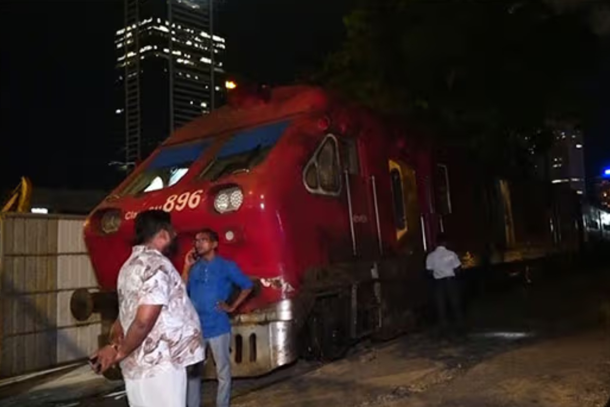 முச்சக்கர வண்டியை மோதித்தள்ளிய தொடருந்து! ஸ்தலத்திலேயே பலியான சாரதி | Accident Involving A Three Wheeler And A Train