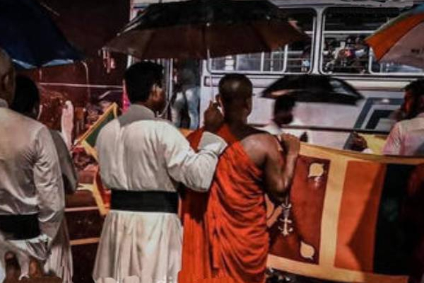 காலி முகத்திடலில் கொட்டும் மழையிலும் தொடரும் ஆர்ப்பாட்டம்! | Demonstration Continue In Even Pouring Rain Galle