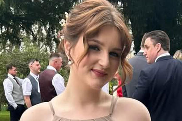 வீட்டிற்குள் ஊடுருவ முயற்சி: துணிந்து சண்டையிட்ட பள்ளி மாணவி: சோகத்தில் மூழ்கிய வேல்ஸ் | Schoolgirl Killed During Fighting With Intruder