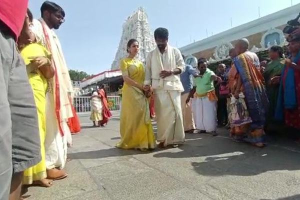 திருமணம் முடிந்ததும் சர்ச்சையில் சிக்கிய நயன்தாரா - விக்னேஷ் சிவன் தம்பதி! | Tirupati Vignesh Shivan Nayanthara Photoshoot