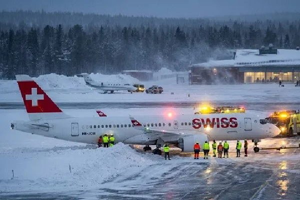 150 பேருடன் விபத்தில் சிக்கிவிருந்த விமானம் ; மோசமான வானிலையால் விபரீதம் | Plane With 150 Onboard Caught In Accident 150 பேருடன் விபத்தில் சிக்கிவிருந்த விமானம் ; மோசமான வானிலையால் விபரீதம் | Plane With 150 Onboard Caught In Accident