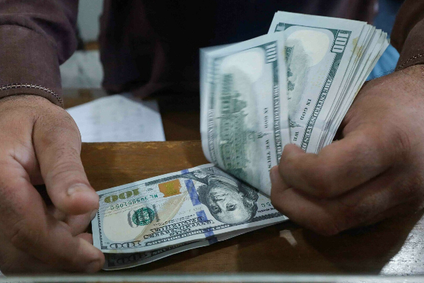 260 கோடியுடன் வங்கிக்கு சென்ற தமிழர்; பொலிஸார் விசாரணை! | Police Shocked Tamil Went Bank With 260 Crores