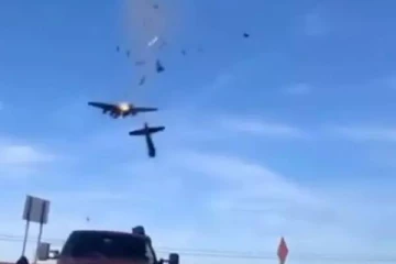 சாகச நிகழ்ச்சியில் சிதறிய போர் விமானங்கள்- 6 பேர் பலி என தகவல்