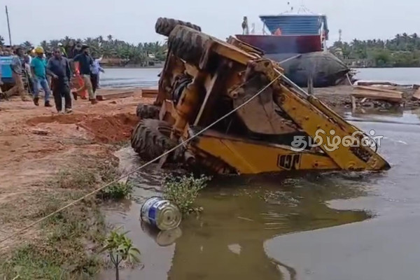 குறிஞ்சாக்கேணிக்கான புதிய படகு பாதை சேவையை ஆரம்பித்து வைக்கும் போது ஏற்பட்ட விபரீதம் | Pego Machine Derailed In Kinniya குறிஞ்சாக்கேணிக்கான புதிய படகு பாதை சேவையை ஆரம்பித்து வைக்கும் போது ஏற்பட்ட விபரீதம் | Pego Machine Derailed In Kinniya
