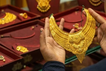 தங்கம் வாங்க காத்திருப்போருக்கு மகிழ்ச்சித் தகவல்: விலையில் திடீர் மாற்றம்