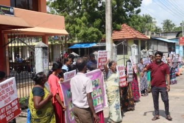 எமது குருதியை உறிஞ்சினாய் இன்னும் எதுவரை எமது கண்ணீரை உறிஞ்சுவாய் - கோசங்களுடன் போராட்டத்தில் உறவுகள்!