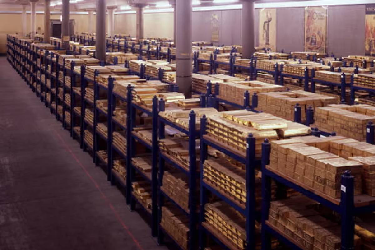 அமெரிக்க வங்கிகளில் இருந்த தொன் கணக்கான தங்கம் விற்பனை: பொருளாதாரத்தில் ஏற்படப்போகும் அபாயம்! | France United States Gold