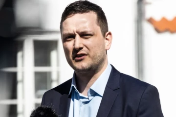 பேச்சுவார்த்தைகள் மூலம் தீா்வு எட்டப்பட வேண்டும் – கிரீன்லாந்து