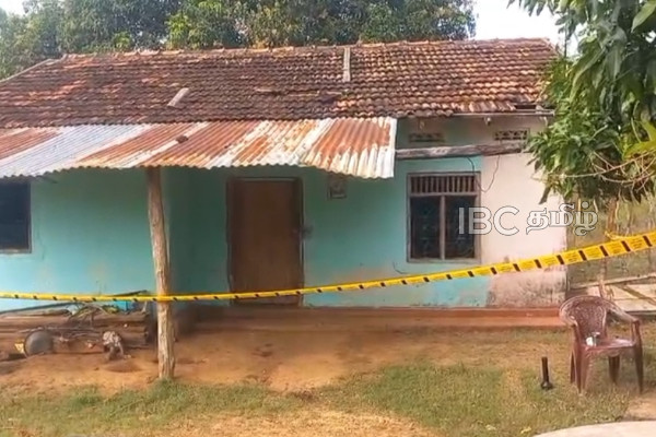 தமிழர் பகுதியில் வெட்டுக் காயங்களுடன் சடலமாக மீட்கப்பட்ட பெண் | Woman Found Dead With Stab Wounds In Mullaitivu