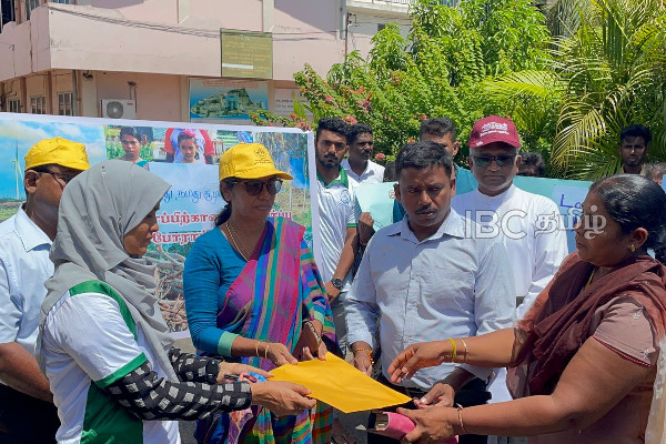 மன்னாரின் வளங்களை பாதுகாக்கக் கோரி கவனயீர்ப்பு போராட்டம் முன்னெடுப்பு | Protest In Srilanka Today Mannar