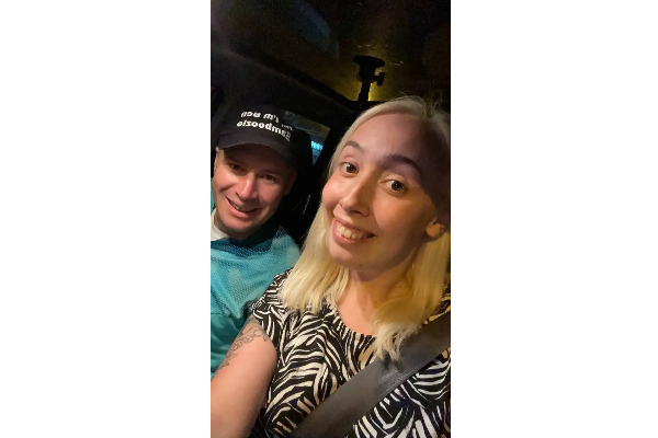 உணவு டெலிவரி செய்தே வாரத்திற்கு 90,000 ஈட்டும் லண்டன் பெண் - எப்படி சாத்தியம் தெரியுமா? | 22 Year Old Woman Makes Rs 90K A Week Delivery