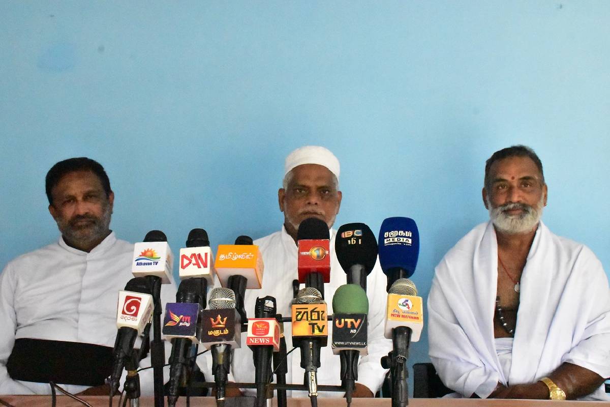 அனோஜனின் மறுவாழ்வுக்காக ஒரு சந்தர்ப்பம் வழங்க வேண்டும் : சர்வமத தலைவர்கள் கோரிக்கை | Sl Tamil Youth Anojan Sentenced To Death In Saudi அனோஜனின் மறுவாழ்வுக்காக ஒரு சந்தர்ப்பம் வழங்க வேண்டும் : சர்வமத தலைவர்கள் கோரிக்கை | Sl Tamil Youth Anojan Sentenced To Death In Saudi