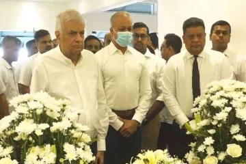 சி.டி. விக்ரமரத்ன பூதவுடலுக்கு ரணில் விக்ரமசிங்க அஞ்சலி