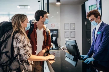 කඩා වැටෙන සංචාරක හෝටල් කර්මාන්තය තවත් අඝාදයකට...