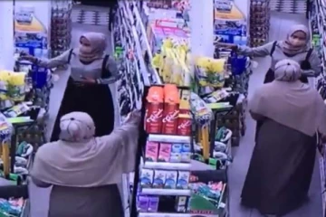 சூப்பர் மார்கெட்டில் இரு பெண்கள் அரங்கேற்றிய அசிங்கம்! வைரல் காணொளி