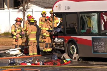 கனடாவில் இடம்பெற்ற கோர விபத்து– 3 பேர் பலி, 19 பேர் காயம்!