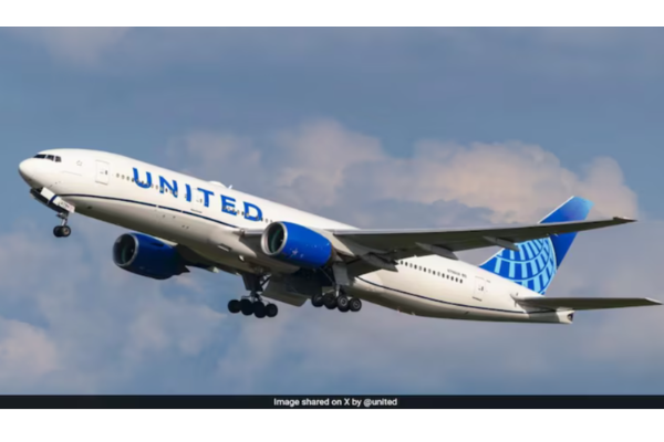 boeing 787 declares after takeoff in dulles