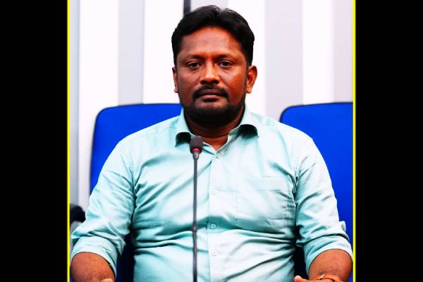 வாகனம் செலுத்தும் போது தொலைபேசி பயன்பாடு...! சிக்கிய வவுனியா சாலைச் சாரதி | Vavuniya Bus Driver Mobile Use Action Sltb