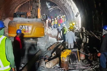 17 நாட்களாக சுரங்கப்பாதையில் உயிருக்கு போராடிய தொழிலாளர்கள் மீட்பு