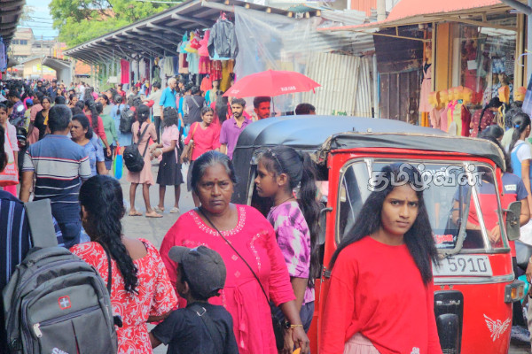 தமிழர் பகுதிகளில் களைகட்டும் தீபாவளி பண்டிக்கை! கொண்டாட்டத்திற்கு ஆயத்தமாகும் மக்கள் | Srilanka Deepavali