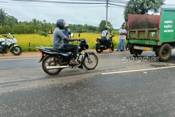 வவுனியாவில் விபத்து: ஒருவர் வைத்தியசாலையில் அனுமதி(Photos) | Municipal Vehicle Motorcycle In Vavuniya