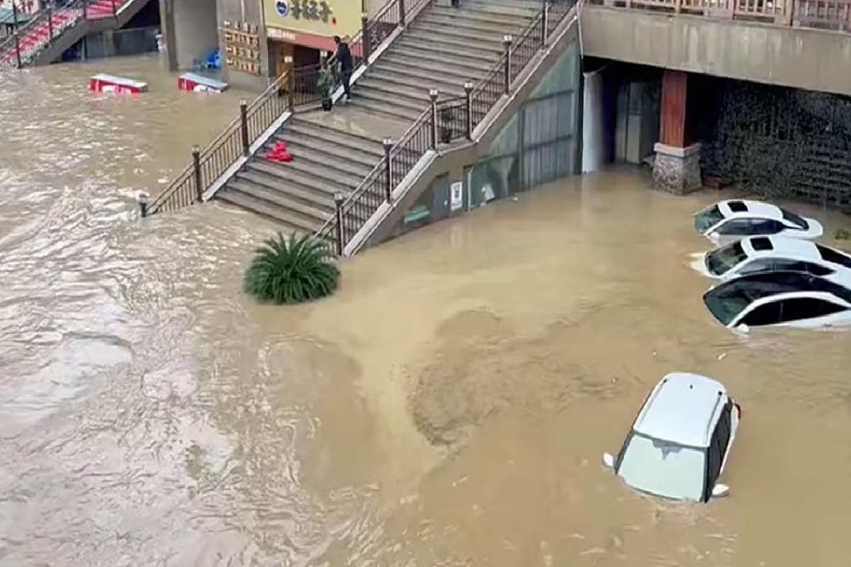 சீனாவின் கனமழை மற்றும் வெள்ளம் ; அதிகரித்த பலி எண்ணிக்கை | China Heavy Rains And Floods சீனாவின் கனமழை மற்றும் வெள்ளம் ; அதிகரித்த பலி எண்ணிக்கை | China Heavy Rains And Floods