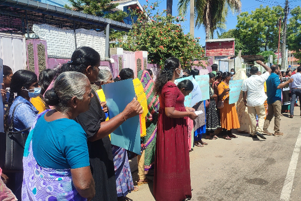 வடக்கு கிழக்கில் சர்வதேச நீதியை கோரி போராட்டத்தில் ஒன்றிணைந்த மக்கள் (Video) | Protest In Trincomalee