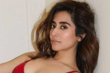 பாடகி ஜோனிடா காந்தியா இது!! கிளாமர் புகைப்படங்களால் மிரண்டு போன ரசிகர்கள்..