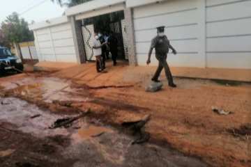 இராஜாங்க அமைச்சர் வியாழேந்திரனின்  வீட்டின் முன்னால் ஒருவர் சுட்டுக்கொலை! விசாரணை தீவிரம்