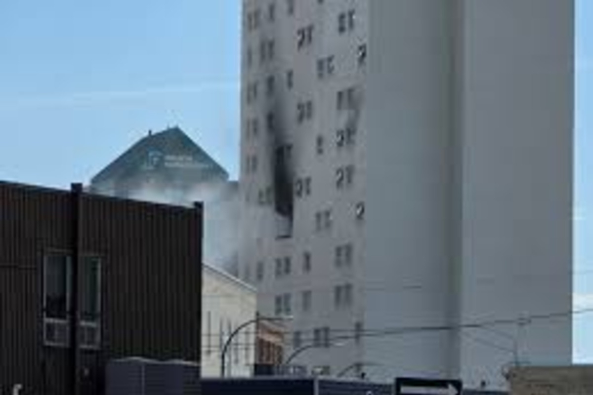 வின்னிபெக் அடுக்குமாடி குடியிருப்பில் பயங்கர தீ விபத்து | Fire At Winnipeg Apartment Building Leaves 1 Dead