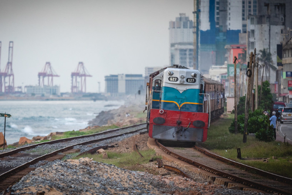 கடலோர மார்க்க ரயில் சேவைகள் தாமதம் | Coastal Railway Services Delayed