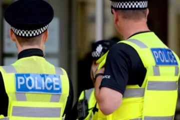 பிரித்தானியாவில் தாக்குதலுக்கு சதிதிட்டம் தீட்டிய 8 பேர் கைது