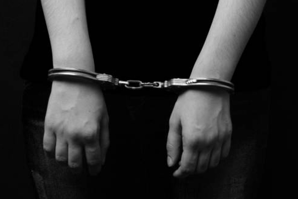 காட்டிக்கொடுத்த ஆட்டோ சாரதி; கணவனும், மனைவியும் கைது | Husband And Wife Arrested With Ice Drugs காட்டிக்கொடுத்த ஆட்டோ சாரதி; கணவனும், மனைவியும் கைது | Husband And Wife Arrested With Ice Drugs