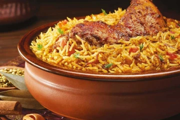 இரவில் பிரியாணி சாப்பிடலாமா? அப்படி சாப்பிட்டால் என்ன நடக்கும்?