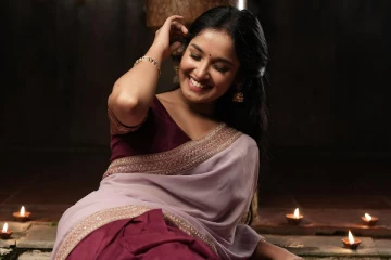 அனிகா சுரேந்திரன் தாவணியில் அசத்தலான ஸ்டில்கள்