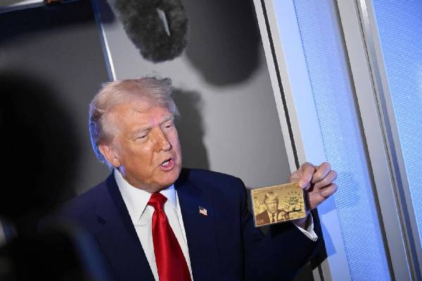 Gold Card விசாவை அறிமுகம் செய்யும் ட்ரம்ப்... கட்டணம், தகுதி உட்பட முழுமையான தகவல் | Trump To Launch Gold Card Visa