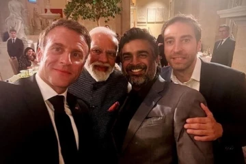 பிரதமர் மோடி தலையுடன் ஒட்டி நின்று செல்பி எடுத்த நடிகர் மாதவன் - வைரலாகும் புகைப்படம்..!