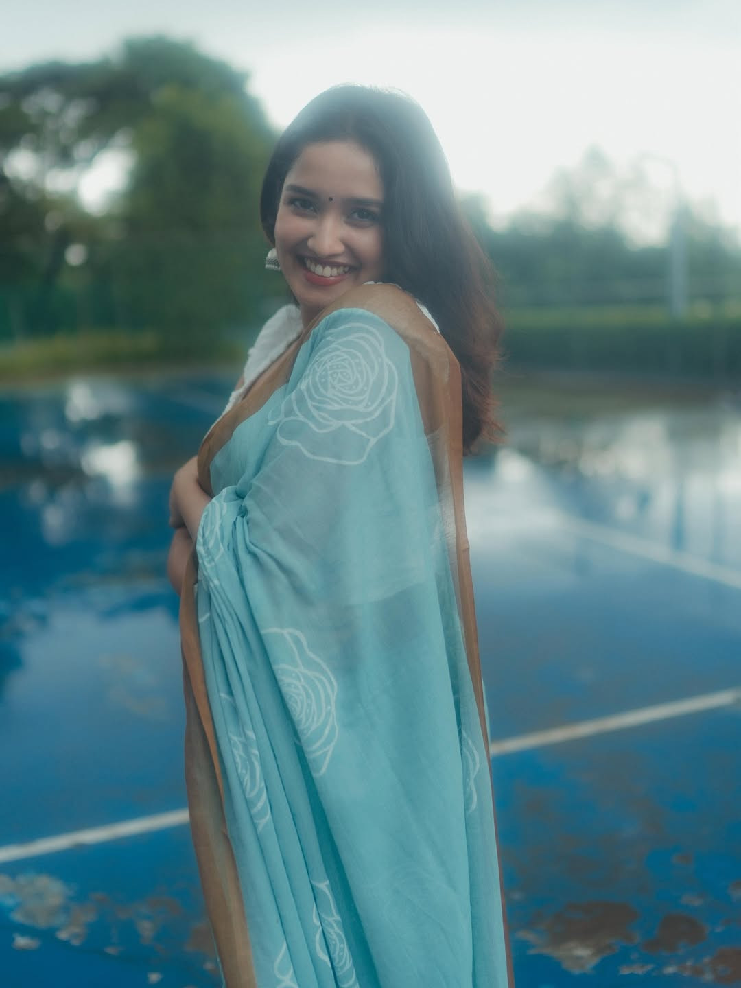 அழகிய சேலையில் இளம் நடிகை அனிகா சுரேந்திரன் லேட்டஸ்ட் போட்டோஷூட்.. 2 Gallery