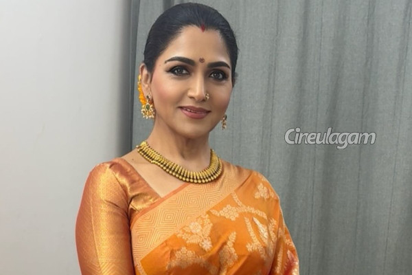 நடிகை குஷ்புவா இது.. 20 வயதில் அடையாளம் தெரியாத அளவுக்கு எப்படி இருந்திருக்கிறார் பாருங்க! | Kushboo Old Photo At 20 Age