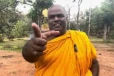 මුහුණු ආවරණය කරගෙන ආ පිරිසක් රාජාංගනේ සද්ධාරතනට පහර දී පලා ගිහින්
